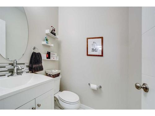 358 Mt Sundance Landing West, Lethbridge, AB - Indoor Photo Showing Bathroom