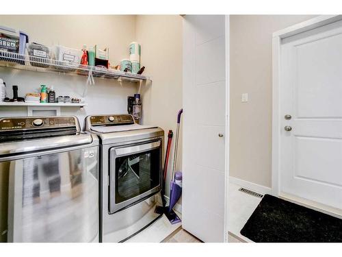 358 Mt Sundance Landing West, Lethbridge, AB - Indoor Photo Showing Laundry Room