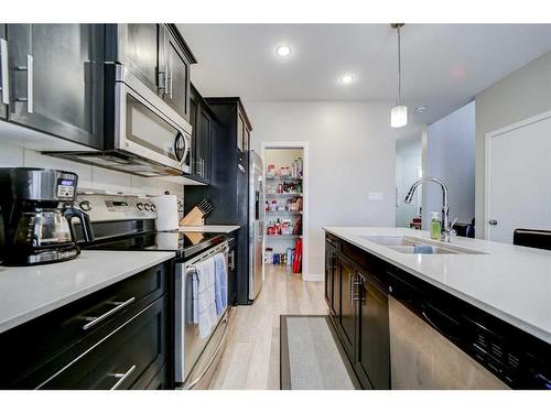 358 Mt Sundance Landing West, Lethbridge, AB - Indoor Photo Showing Kitchen With Double Sink With Upgraded Kitchen