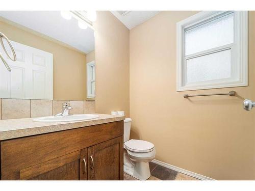 129 Mt Sundance Crescent West, Lethbridge, AB - Indoor Photo Showing Bathroom