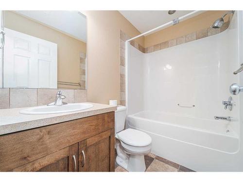 129 Mt Sundance Crescent West, Lethbridge, AB - Indoor Photo Showing Bathroom