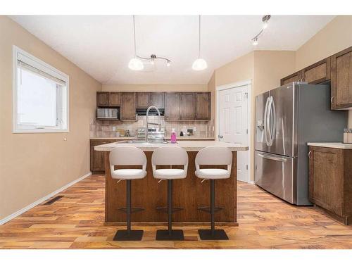 129 Mt Sundance Crescent West, Lethbridge, AB - Indoor Photo Showing Kitchen