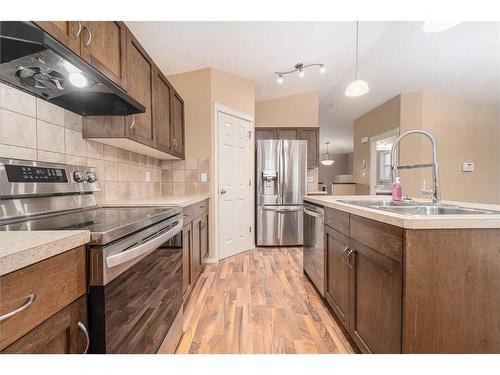 129 Mt Sundance Crescent West, Lethbridge, AB - Indoor Photo Showing Kitchen With Double Sink With Upgraded Kitchen