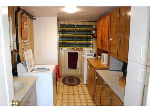 134004 Rg Rd 223, Rural Vulcan County, AB - Indoor Photo Showing Laundry Room