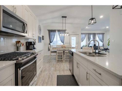 19 Montrose Way West, Lethbridge, AB - Indoor Photo Showing Kitchen With Double Sink With Upgraded Kitchen