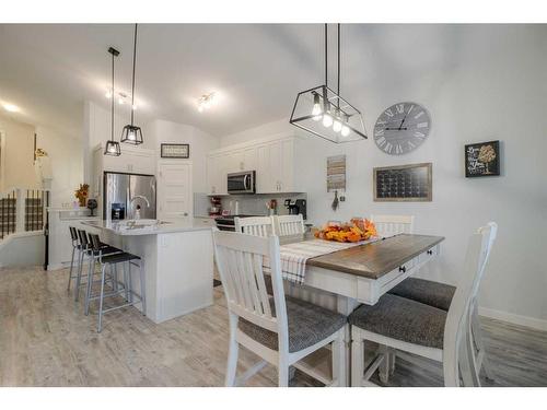 19 Montrose Way West, Lethbridge, AB - Indoor Photo Showing Dining Room