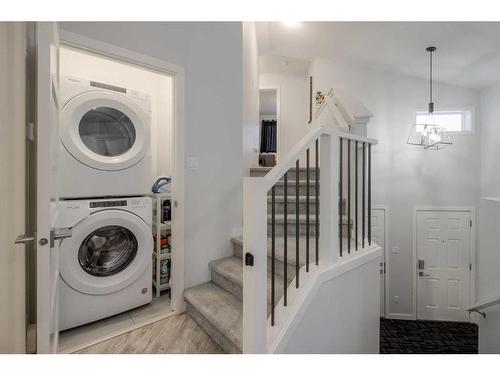 19 Montrose Way West, Lethbridge, AB - Indoor Photo Showing Laundry Room