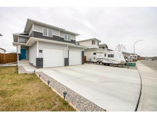 19 Montrose Way West, Lethbridge, AB - Outdoor