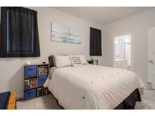 19 Montrose Way West, Lethbridge, AB - Indoor Photo Showing Bedroom