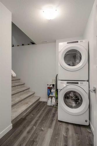 19 Montrose Way West, Lethbridge, AB - Indoor Photo Showing Laundry Room