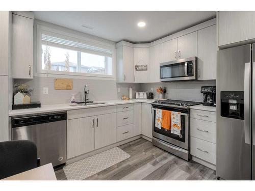 19 Montrose Way West, Lethbridge, AB - Indoor Photo Showing Kitchen