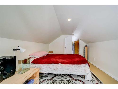 13250 19 Avenue, Blairmore, AB - Indoor Photo Showing Bedroom