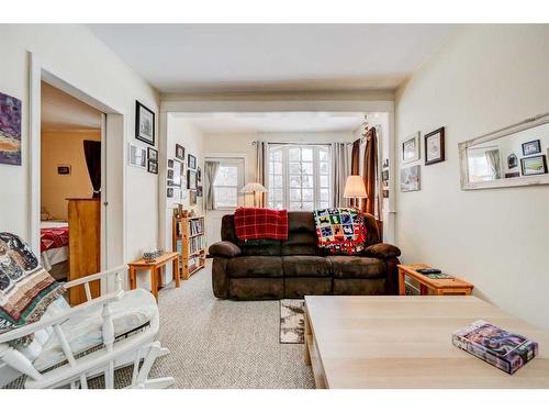 13250 19 Avenue, Blairmore, AB - Indoor Photo Showing Living Room