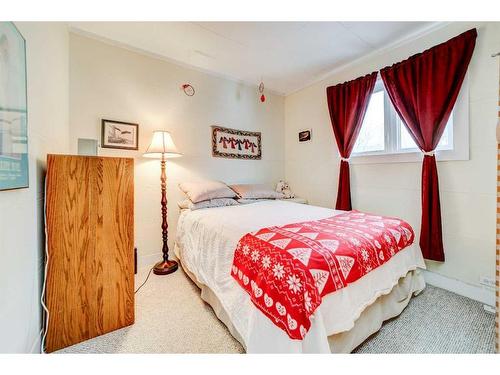 13250 19 Avenue, Blairmore, AB - Indoor Photo Showing Bedroom