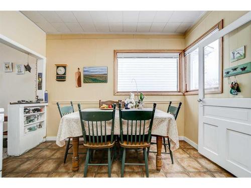 13250 19 Avenue, Blairmore, AB - Indoor Photo Showing Dining Room