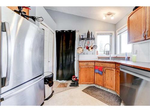 1968 Parkside Boulevard, Coaldale, AB - Indoor Photo Showing Kitchen