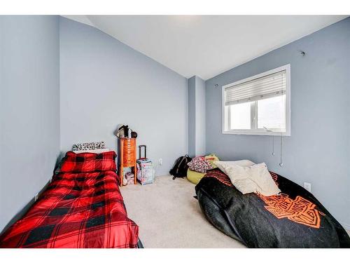 1968 Parkside Boulevard, Coaldale, AB - Indoor Photo Showing Bedroom