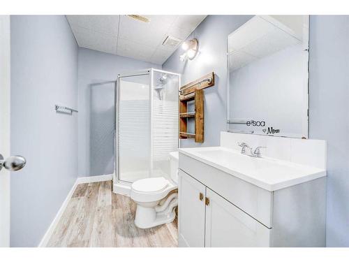 1968 Parkside Boulevard, Coaldale, AB - Indoor Photo Showing Bathroom