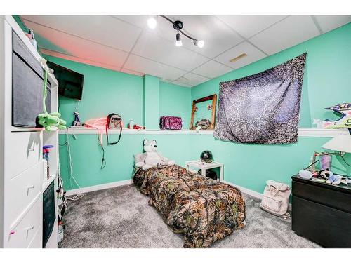 1968 Parkside Boulevard, Coaldale, AB - Indoor Photo Showing Bedroom