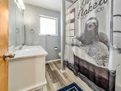 1913 13 Avenue North, Lethbridge, AB - Indoor Photo Showing Bathroom