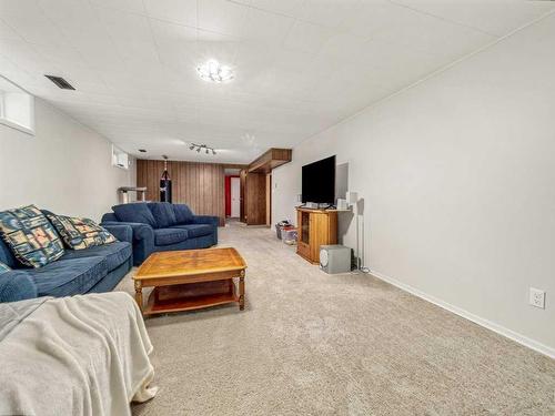 1913 13 Avenue North, Lethbridge, AB - Indoor Photo Showing Living Room