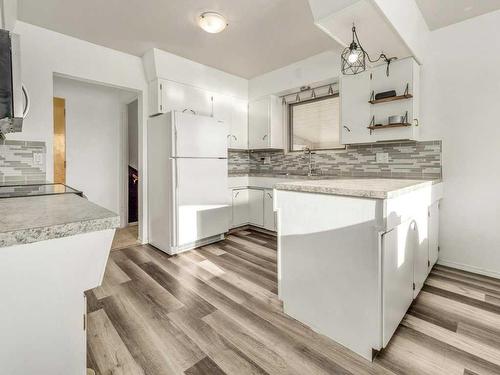 1913 13 Avenue North, Lethbridge, AB - Indoor Photo Showing Kitchen