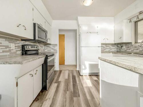 1913 13 Avenue North, Lethbridge, AB - Indoor Photo Showing Kitchen