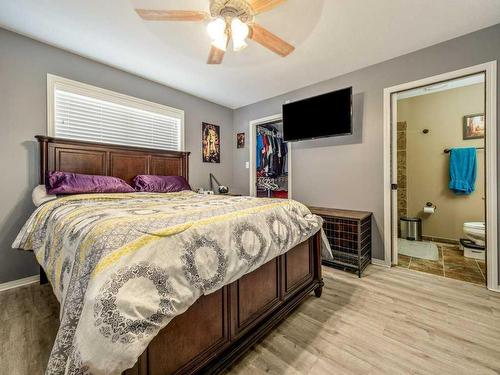 303 Twinriver Road West, Lethbridge, AB - Indoor Photo Showing Bedroom