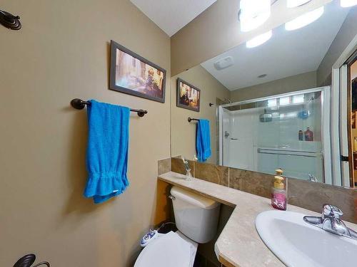 303 Twinriver Road West, Lethbridge, AB - Indoor Photo Showing Bathroom