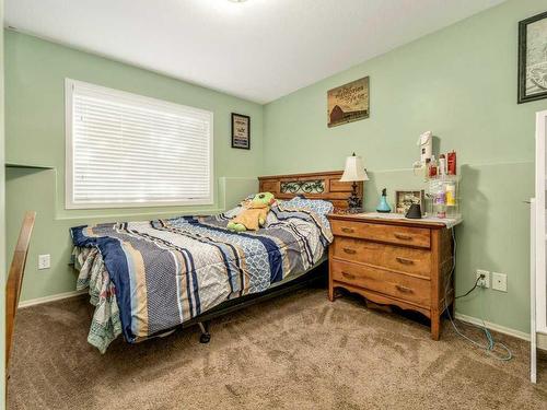 303 Twinriver Road West, Lethbridge, AB - Indoor Photo Showing Bedroom