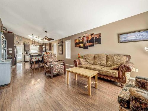 303 Twinriver Road West, Lethbridge, AB - Indoor Photo Showing Living Room