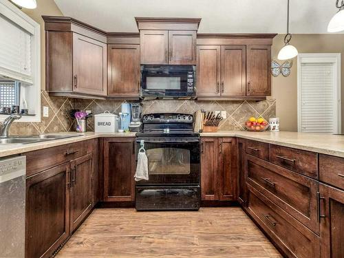 303 Twinriver Road West, Lethbridge, AB - Indoor Photo Showing Kitchen With Double Sink