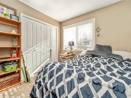 303 Twinriver Road West, Lethbridge, AB - Indoor Photo Showing Bedroom