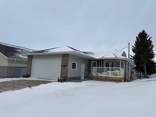 256 4Th Avenue West, Cardston, AB - Outdoor With Deck Patio Veranda