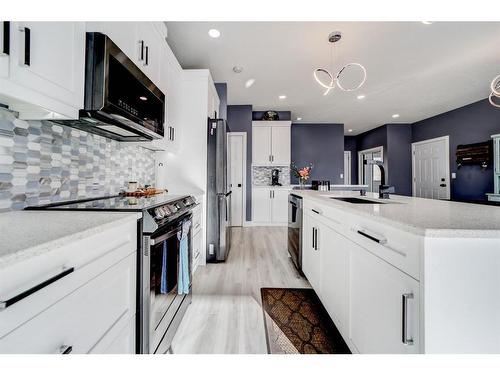 22510 31 Avenue, Bellevue, AB - Indoor Photo Showing Kitchen With Upgraded Kitchen