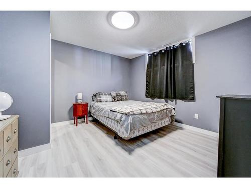 22510 31 Avenue, Bellevue, AB - Indoor Photo Showing Bedroom