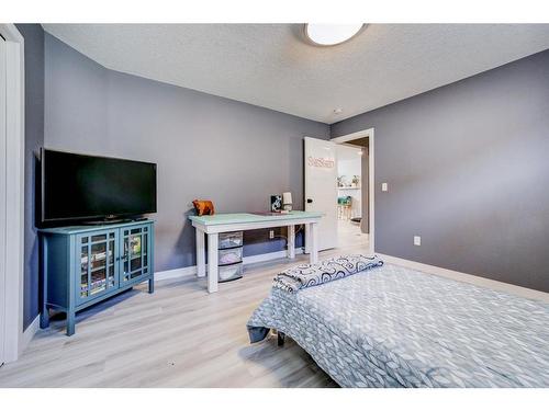 22510 31 Avenue, Bellevue, AB - Indoor Photo Showing Bedroom