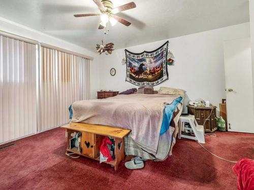 33 Nevada Road West, Lethbridge, AB - Indoor Photo Showing Bedroom