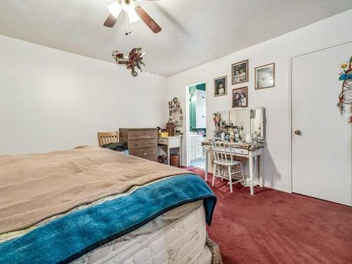 33 Nevada Road West, Lethbridge, AB - Indoor Photo Showing Bedroom