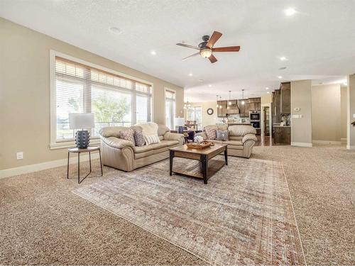 496 Arbourwood Terrace South, Lethbridge, AB - Indoor Photo Showing Living Room