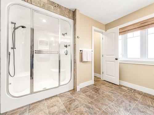 496 Arbourwood Terrace South, Lethbridge, AB - Indoor Photo Showing Bathroom