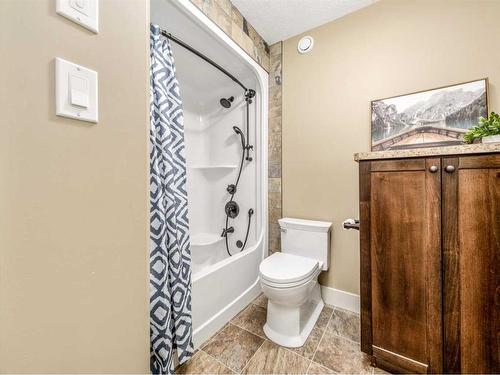 496 Arbourwood Terrace South, Lethbridge, AB - Indoor Photo Showing Bathroom