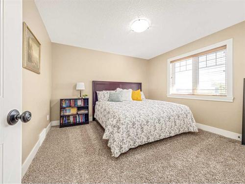 496 Arbourwood Terrace South, Lethbridge, AB - Indoor Photo Showing Bedroom