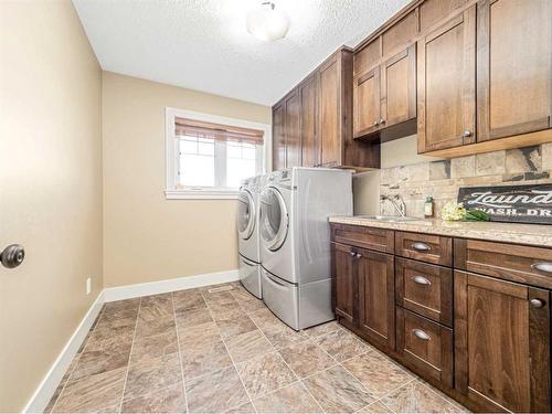 496 Arbourwood Terrace South, Lethbridge, AB - Indoor Photo Showing Laundry Room