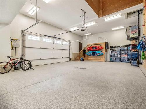 496 Arbourwood Terrace South, Lethbridge, AB - Indoor Photo Showing Garage