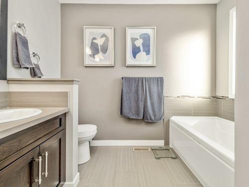 39 Moonlight Boulevard West, Lethbridge, AB - Indoor Photo Showing Bathroom