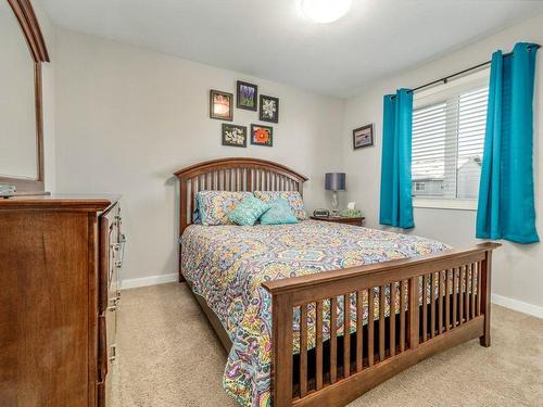 39 Moonlight Boulevard West, Lethbridge, AB - Indoor Photo Showing Bedroom