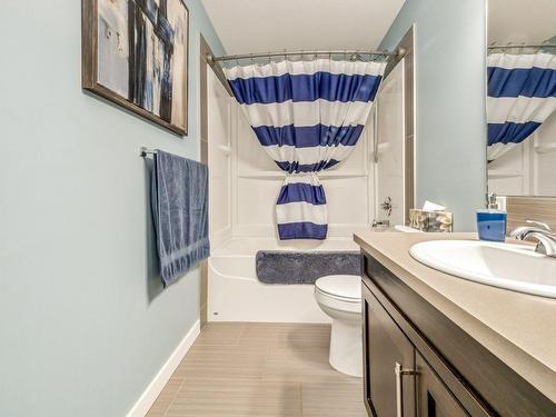 39 Moonlight Boulevard West, Lethbridge, AB - Indoor Photo Showing Bathroom