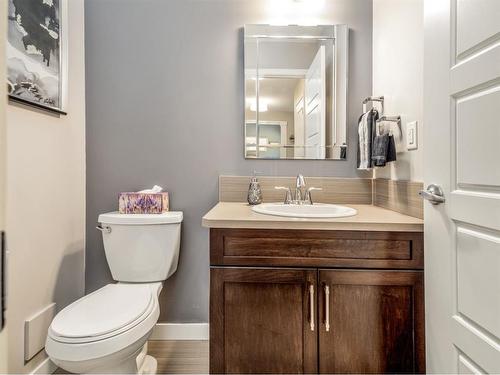 39 Moonlight Boulevard West, Lethbridge, AB - Indoor Photo Showing Bathroom