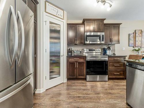 39 Moonlight Boulevard West, Lethbridge, AB - Indoor Photo Showing Kitchen With Upgraded Kitchen